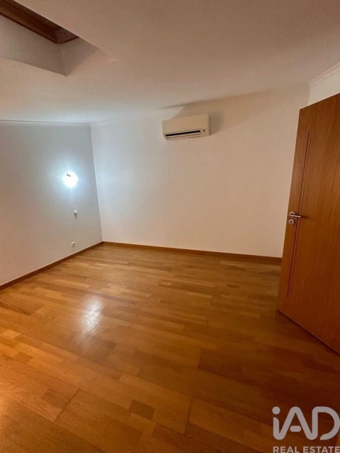 Moradia T5 para Venda em Charneca de Caparica e Sobreda