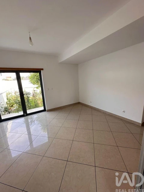 Moradia T5 para Venda em Charneca de Caparica e Sobreda