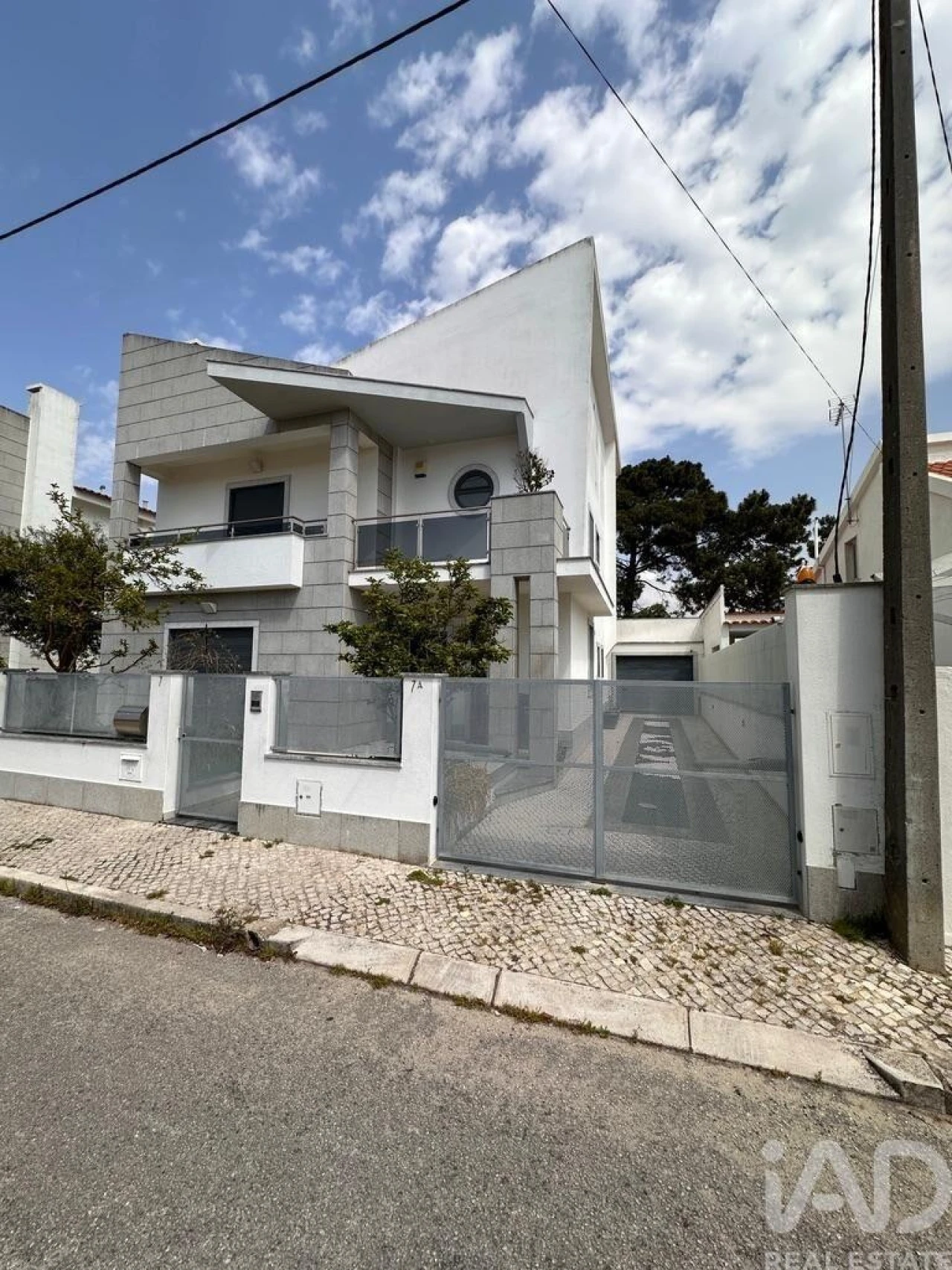 Moradia T5 para Venda em Charneca de Caparica e Sobreda Foto 1