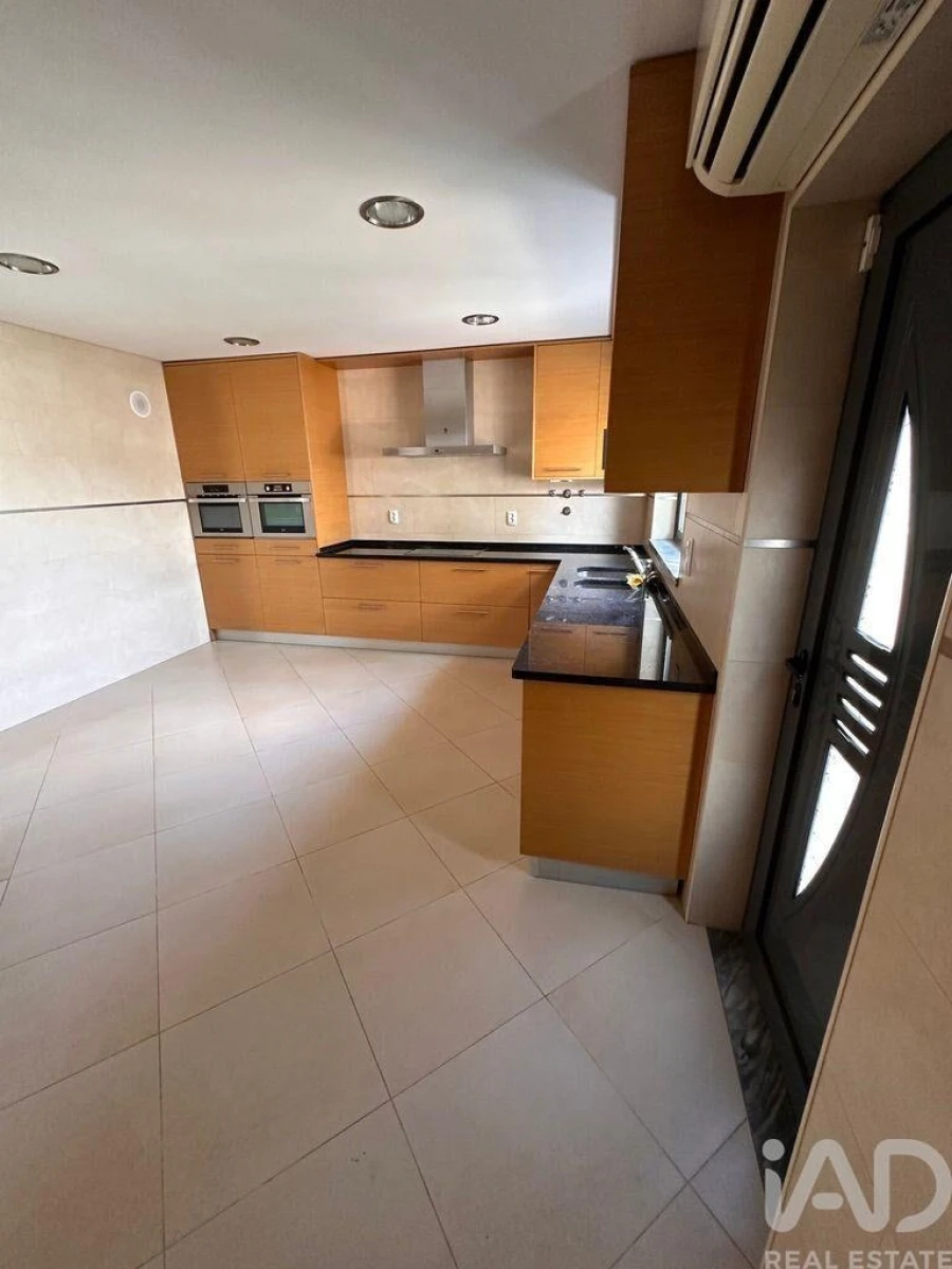 Moradia T5 para Venda em Charneca de Caparica e Sobreda Foto 33
