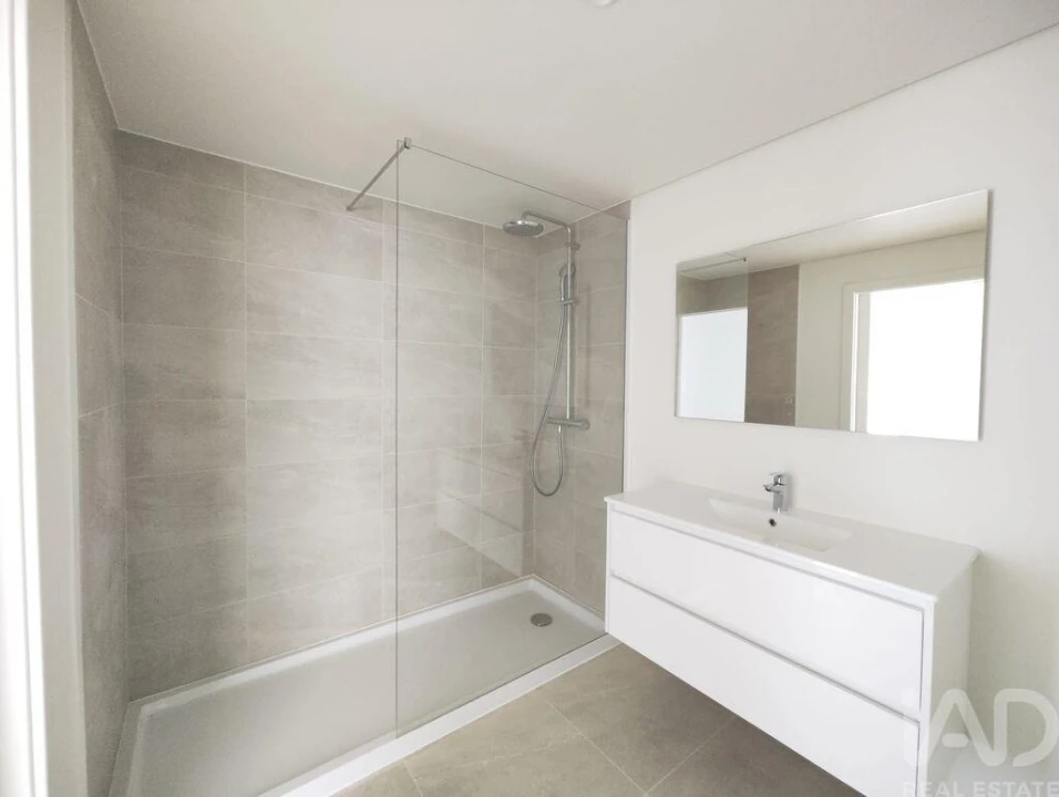 Apartamento T2 para Arrendamento em Algés, Linda-A-Velha e Cruz Quebrada-Dafundo Foto 15