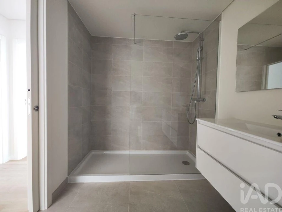 Apartamento T2 para Arrendamento em Algés, Linda-A-Velha e Cruz Quebrada-Dafundo Foto 13