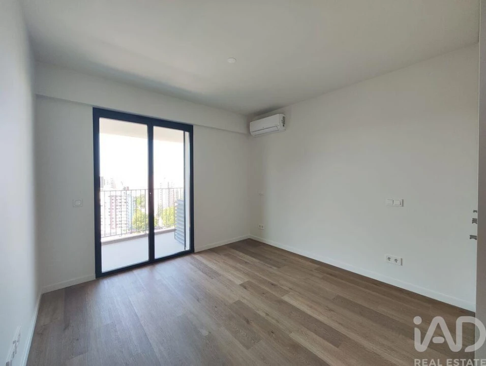 Apartamento T2 para Arrendamento em Algés, Linda-A-Velha e Cruz Quebrada-Dafundo Foto 9