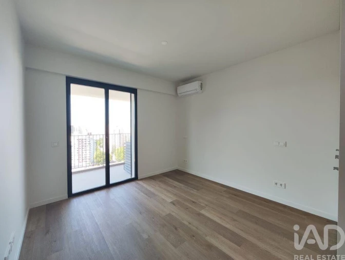 Apartamento T2 para Arrendamento em Algés, Linda-A-Velha e Cruz Quebrada-Dafundo Foto 9