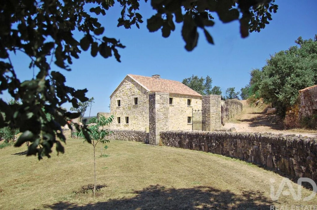 Moradia T3 para Venda em Almoster Foto 1