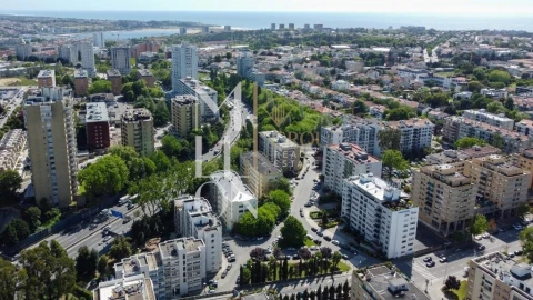 Apartamento T5 para Venda em Ramalde