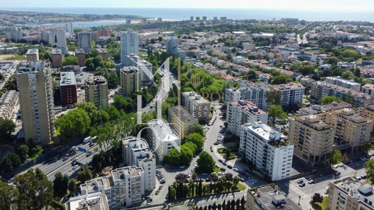 Apartamento T5 para Venda em Ramalde Foto 1