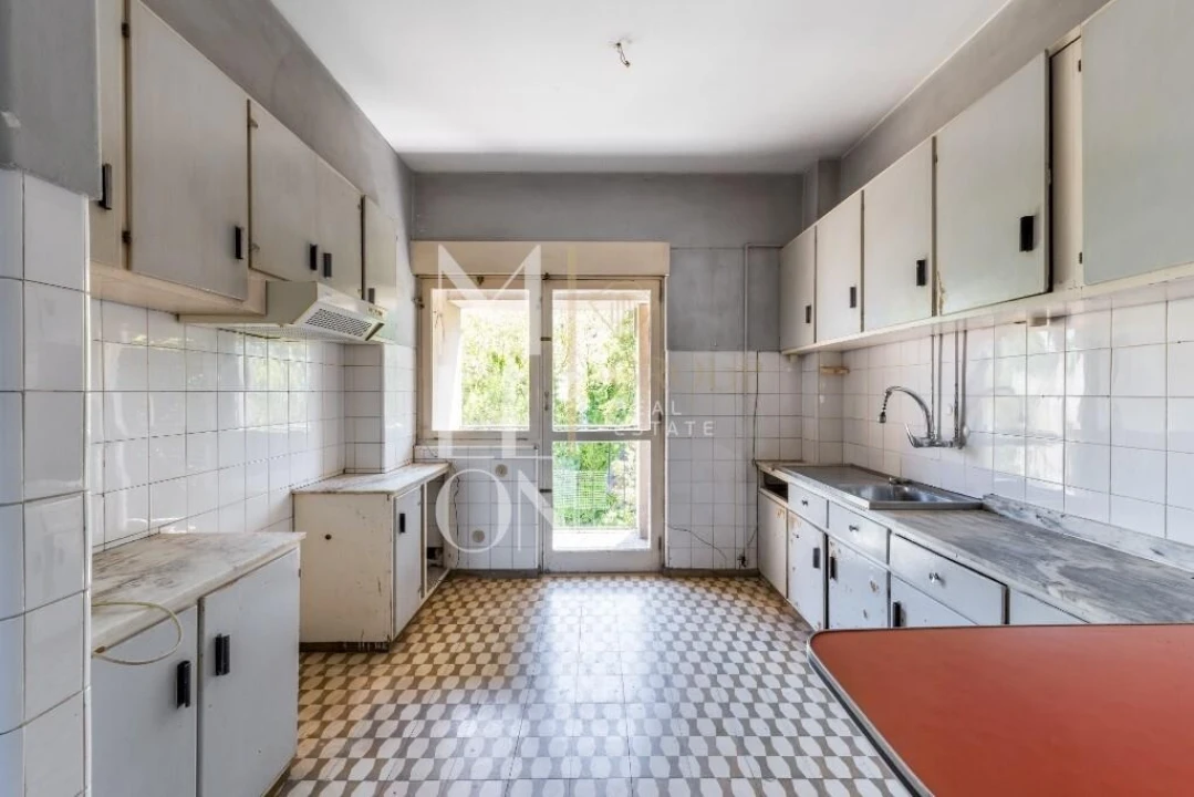 Apartamento T5 para Venda em Ramalde Foto 8
