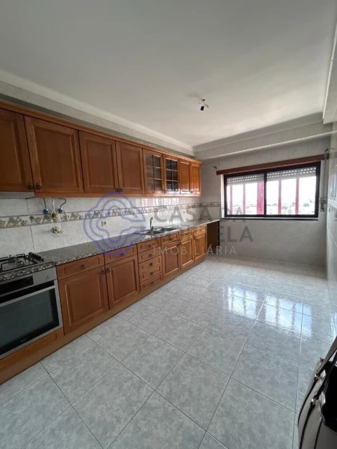Apartamento T3 para Arrendamento em Setubal (São Sebastião)