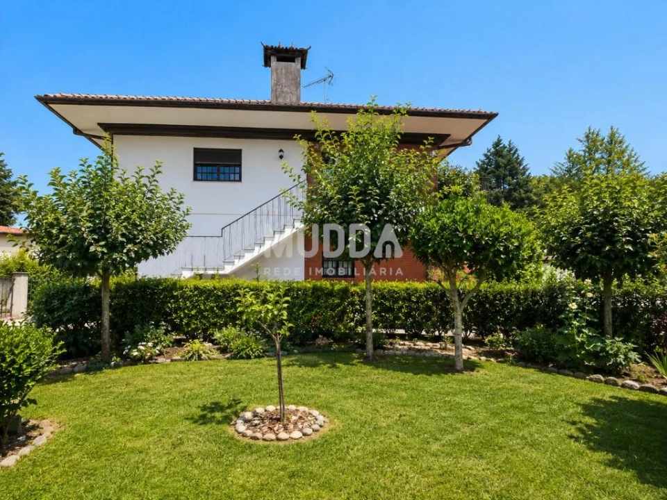 Moradia T4 para Venda em O. Azeméis, Riba-Ul, Ul, Macinhata Seixa, Madail Foto 37