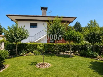 Moradia T4 para Venda em O. Azeméis, Riba-Ul, Ul, Macinhata Seixa, Madail