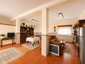 Moradia T4 para Venda em O. Azeméis, Riba-Ul, Ul, Macinhata Seixa, Madail