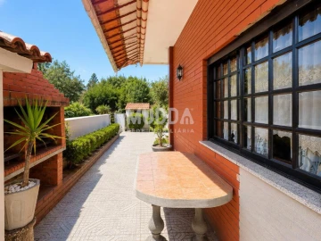 Moradia T4 para Venda em O. Azeméis, Riba-Ul, Ul, Macinhata Seixa, Madail