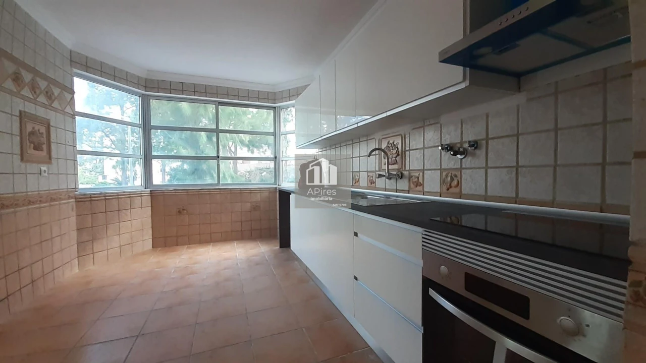 Apartamento T3 para Venda em Algueirão-Mem Martins Foto 1