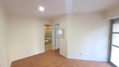 Apartamento T3 para Venda em Algueirão-Mem Martins