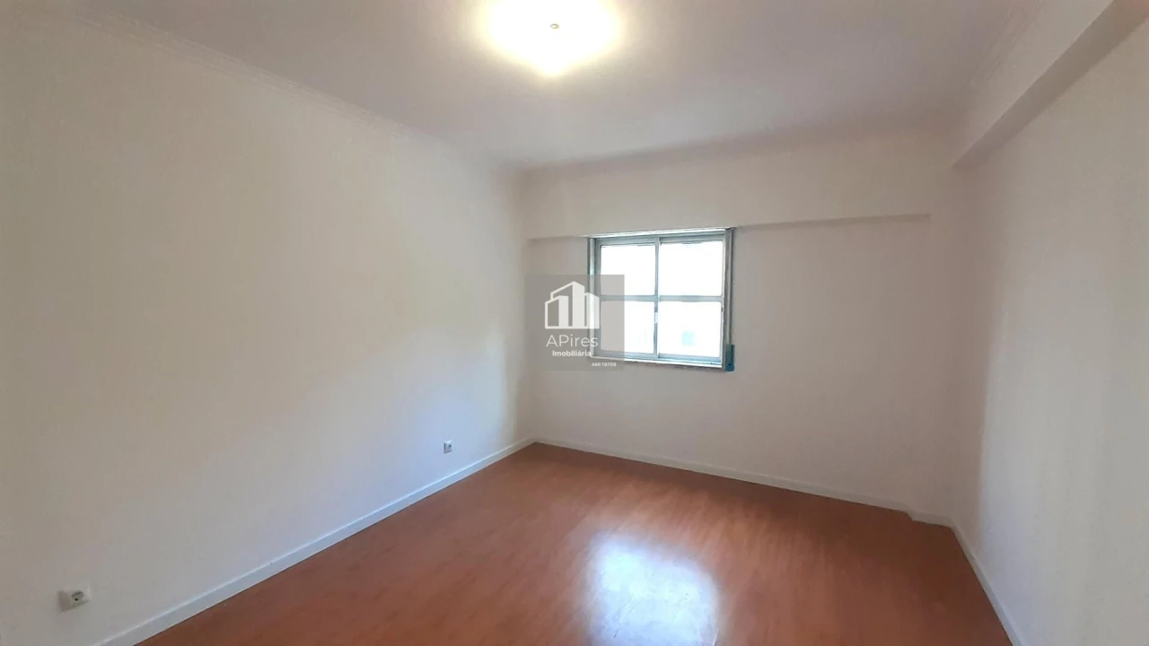 Apartamento T3 para Venda em Algueirão-Mem Martins Foto 13