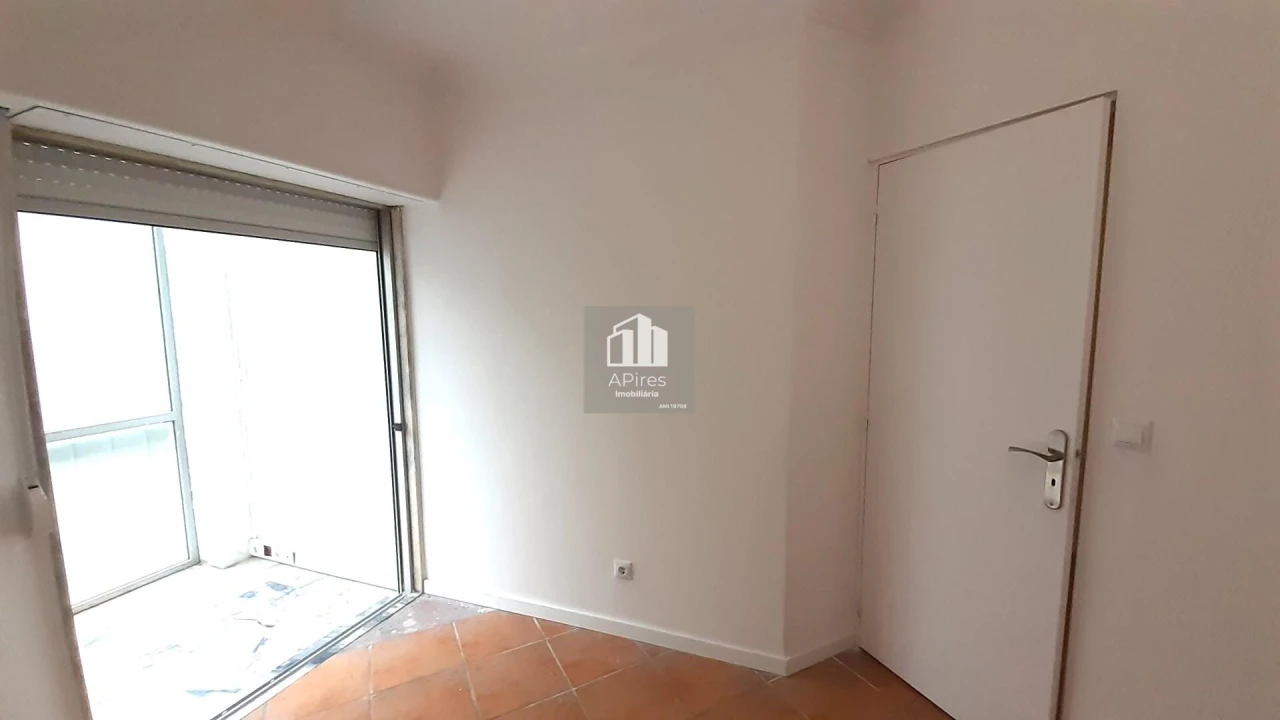 Apartamento T3 para Venda em Algueirão-Mem Martins Foto 12