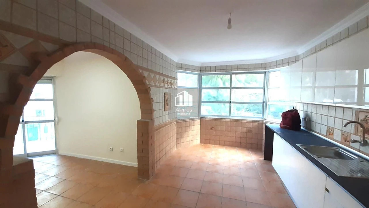 Apartamento T3 para Venda em Algueirão-Mem Martins Foto 3