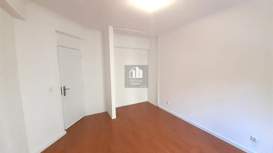 Apartamento T3 para Venda em Algueirão-Mem Martins Foto 18
