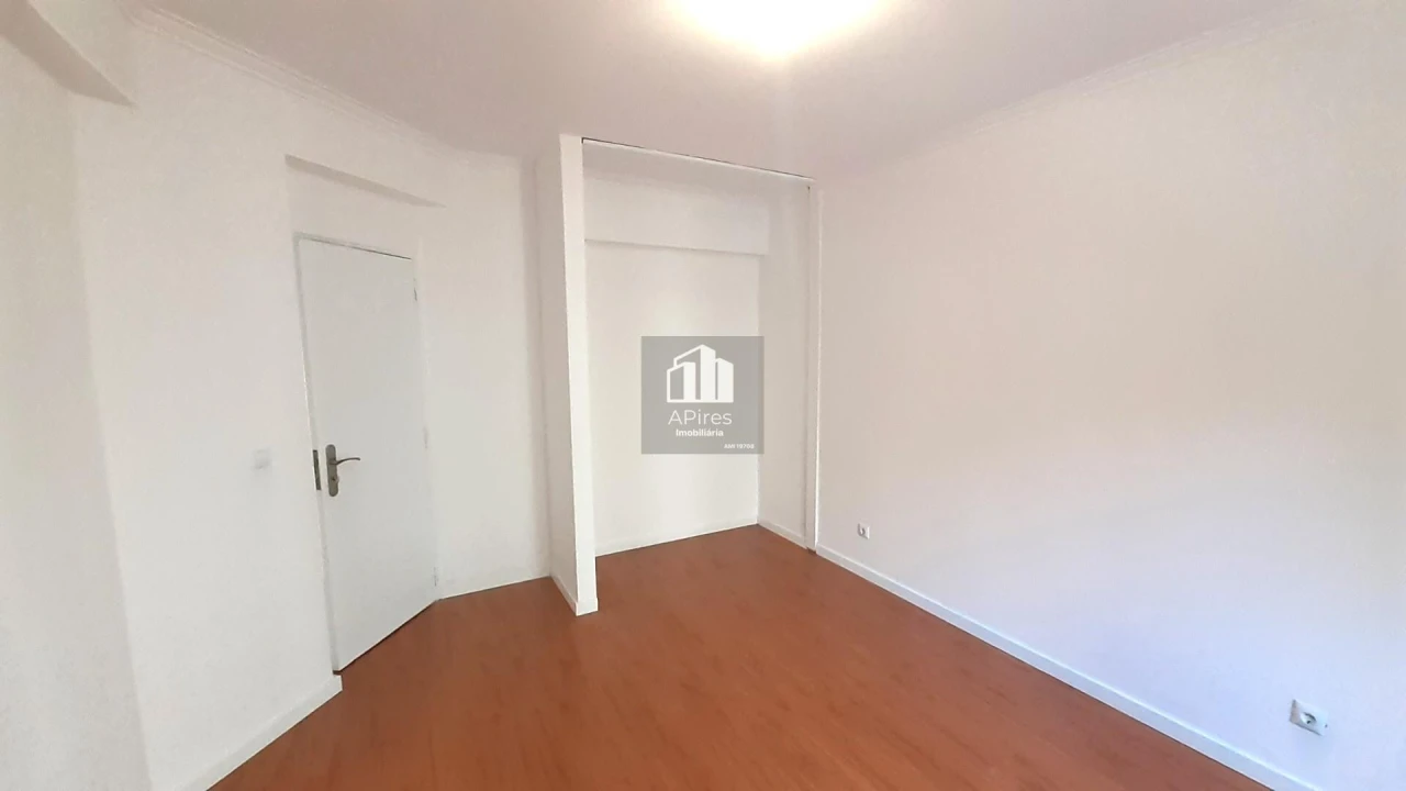 Apartamento T3 para Venda em Algueirão-Mem Martins Foto 18