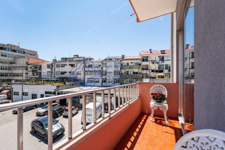 Apartamento T2 para Venda em Cidade da Maia Foto 18