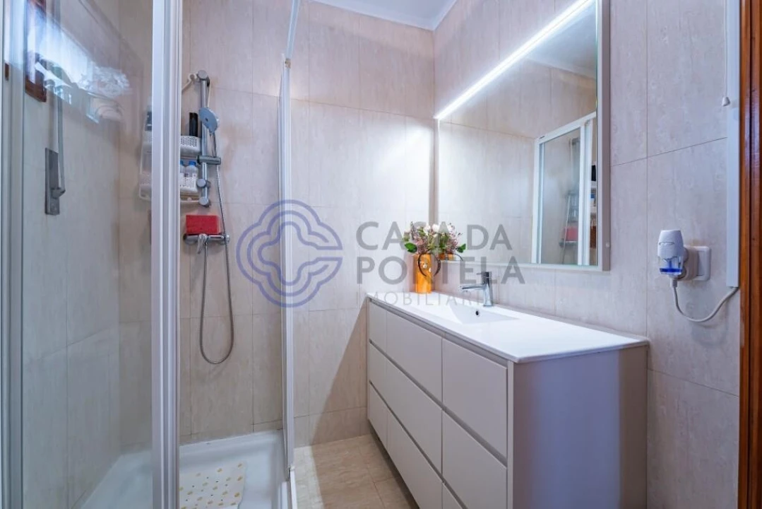 Apartamento T2 para Venda em Cidade da Maia Foto 24