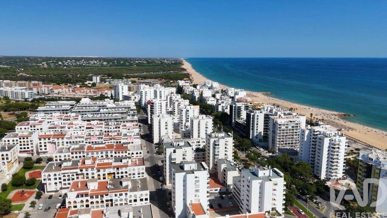 Apartamento T2 para Venda em Quarteira Foto 27