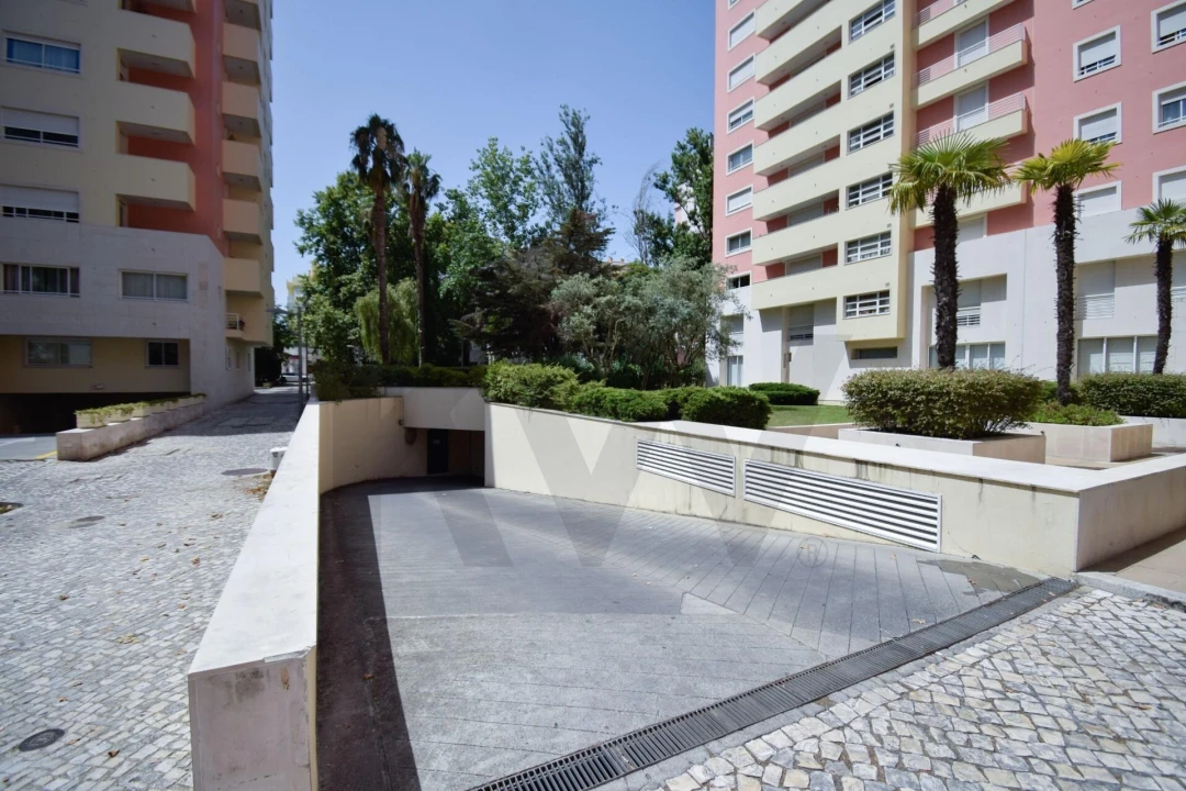 Apartamento T4 para Venda em Lumiar Foto 40