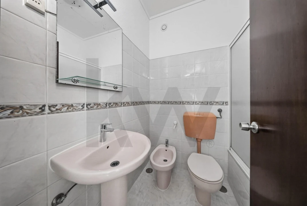 Apartamento T1 para Venda em Costa da Caparica Foto 10