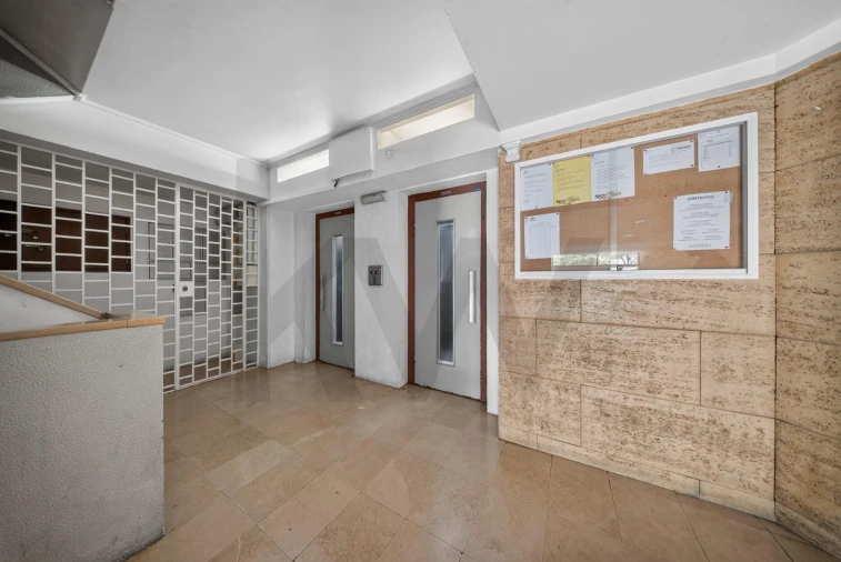 Apartamento T1 para Venda em Costa da Caparica Foto 17