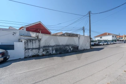 Loja para Venda em Charneca de Caparica e Sobreda
