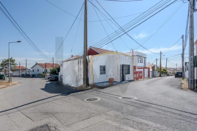 Loja para Venda em Charneca de Caparica e Sobreda