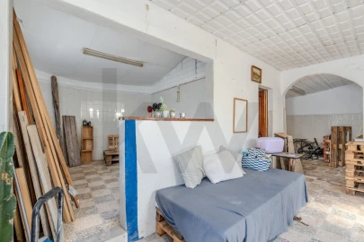 Loja para Venda em Charneca de Caparica e Sobreda