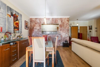 Apartamento T2 para Venda em Santa Maria e São Miguel, São Martinho, São Pedro Penaferrim