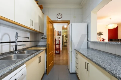 Apartamento T2 para Venda em Santa Maria e São Miguel, São Martinho, São Pedro Penaferrim