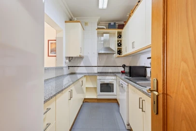 Apartamento T2 para Venda em Santa Maria e São Miguel, São Martinho, São Pedro Penaferrim