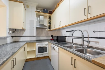Apartamento T2 para Venda em Santa Maria e São Miguel, São Martinho, São Pedro Penaferrim