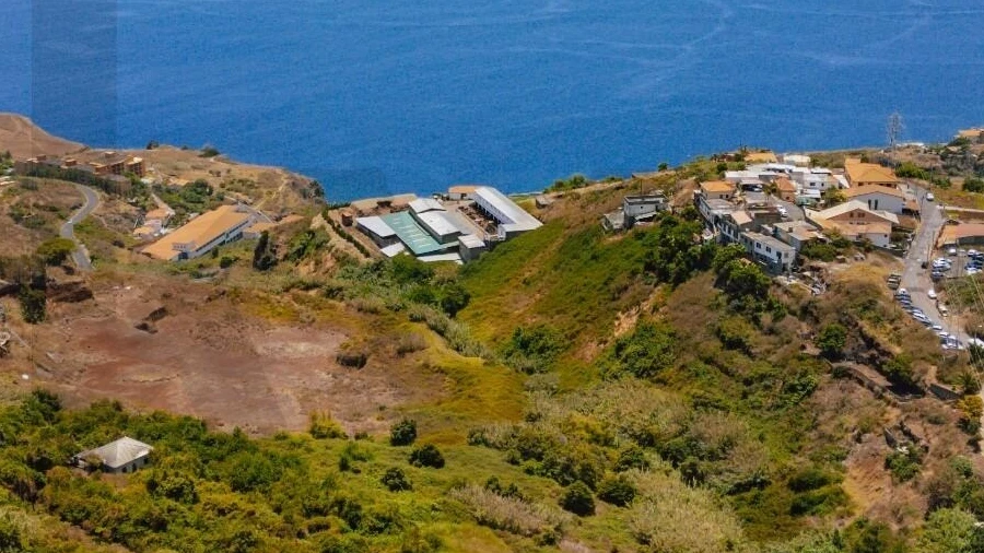 Terreno para Venda em Caniço