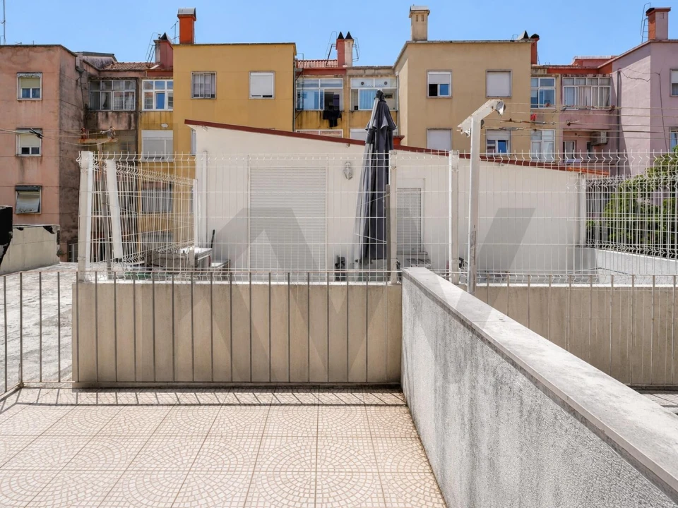 Apartamento T2 para Venda em Benfica Foto 2
