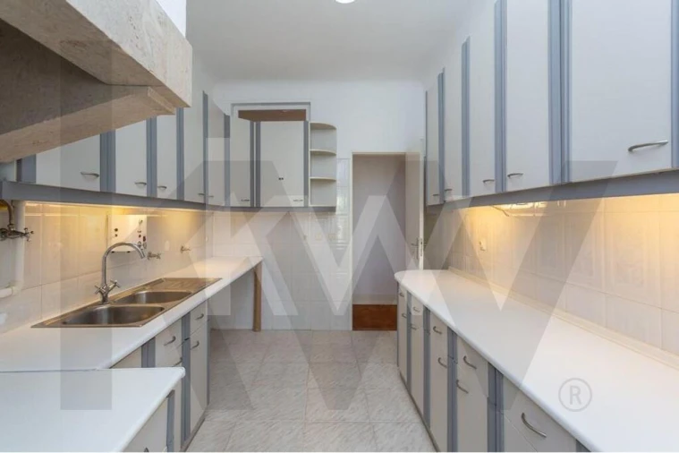 Apartamento T4 para Arrendamento em Arroios Foto 29