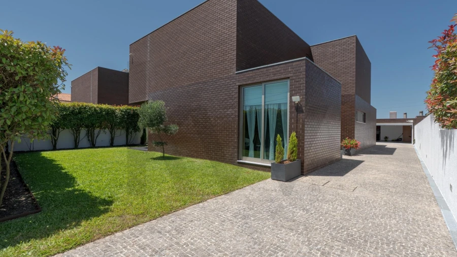 Moradia T4 para Venda em São Bernardo