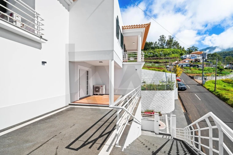 Moradia T3 para Venda em Canhas Foto 3