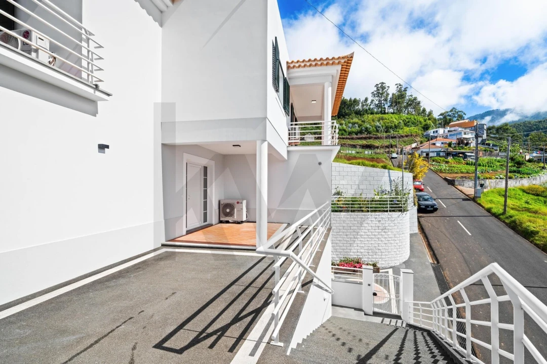Moradia T3 para Venda em Canhas Foto 3