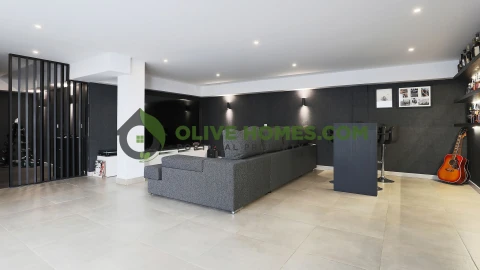 Moradia T5 para Venda em Quarteira