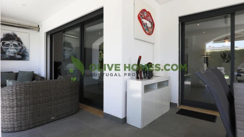 Moradia T5 para Venda em Quarteira