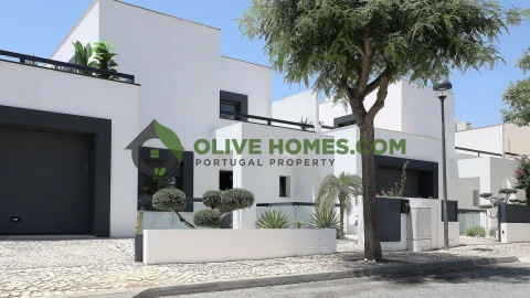 Moradia T5 para Venda em Quarteira