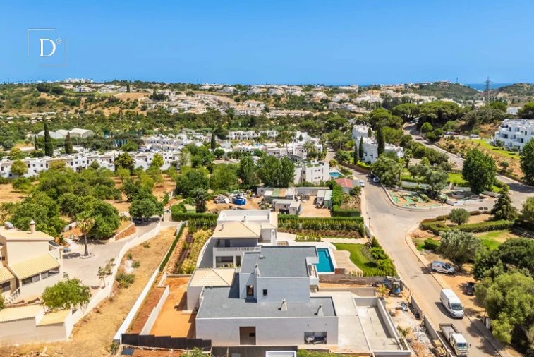 Moradia T3 para Venda em Albufeira e Olhos de Água Foto 5