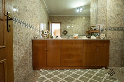 Apartamento T2 para Venda em Santa Maria da Feira, Travanca, Sanfins e Espargo