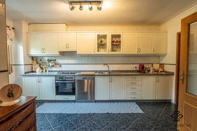 Apartamento T2 para Venda em Santa Maria da Feira, Travanca, Sanfins e Espargo