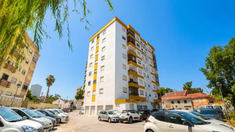 Apartamento T2 para Venda em Agualva e Mira-Sintra